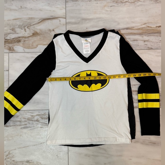 DC Comics Batgirl Long Sleeve V-Neck Shirt with Cape Size Large - Picture 8 of 8
